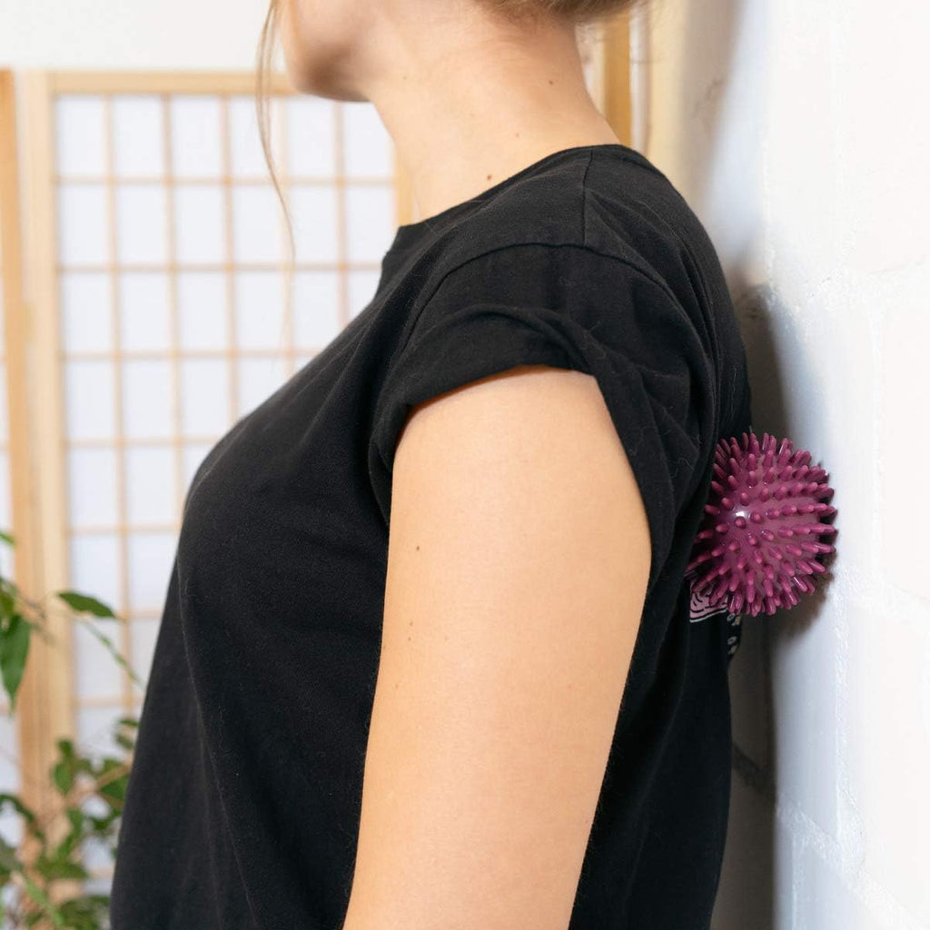 Navaris Spiky Massage Balls Set of 2 – Hedgehog Trigger Point Massage Balls for Self Massage & Muscle Recovery, 3-Inch Diameter