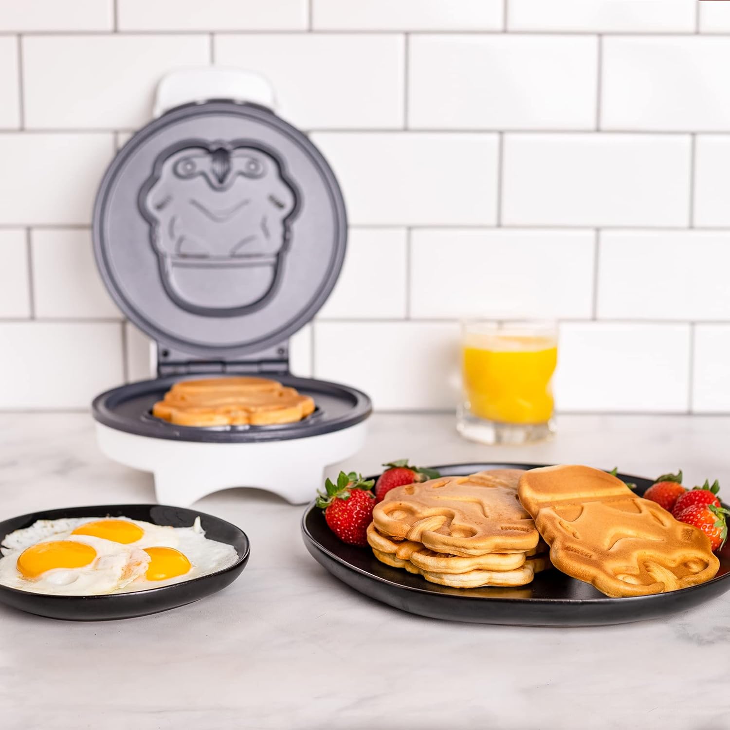 Star Wars Stormtrooper Waffle Maker – Non-Stick Electric Waffle Iron (Disney Licensed)