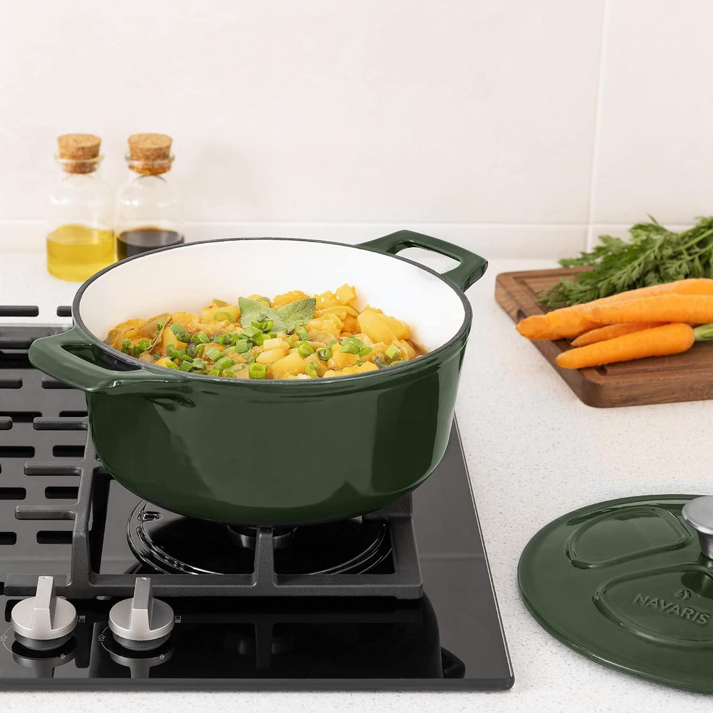 Navaris Enameled Cast Iron Dutch Oven – 2.6 Quart Casserole Pot with Lid, Induction & Oven Safe, Glossy Green (20cm)