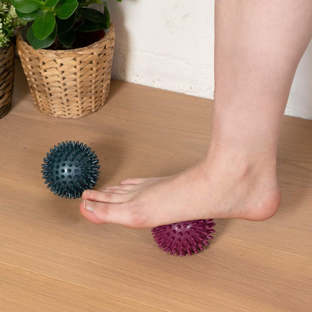 Navaris Spiky Massage Balls Set of 2 – Hedgehog Trigger Point Massage Balls for Self Massage & Muscle Recovery, 3-Inch Diameter