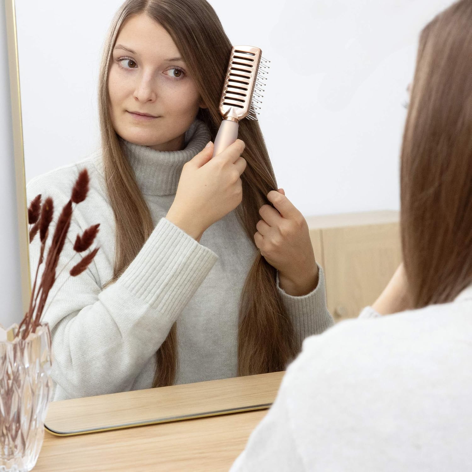 Navaris Vented Hair Brush - Detangling & Styling Hairbrush with Comfort Gel Handle and Wide Bristles - Rose Gold