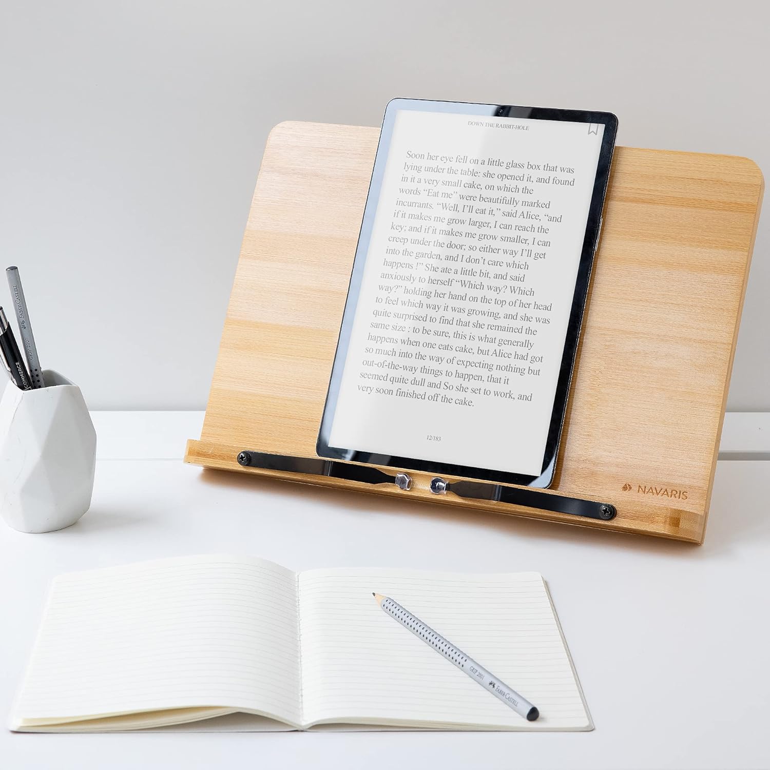 Navaris Bamboo Book Stand – Hands-Free Cookbook, Recipe & Tablet Holder with Adjustable Page Clips, Brown (33 x 24 cm)