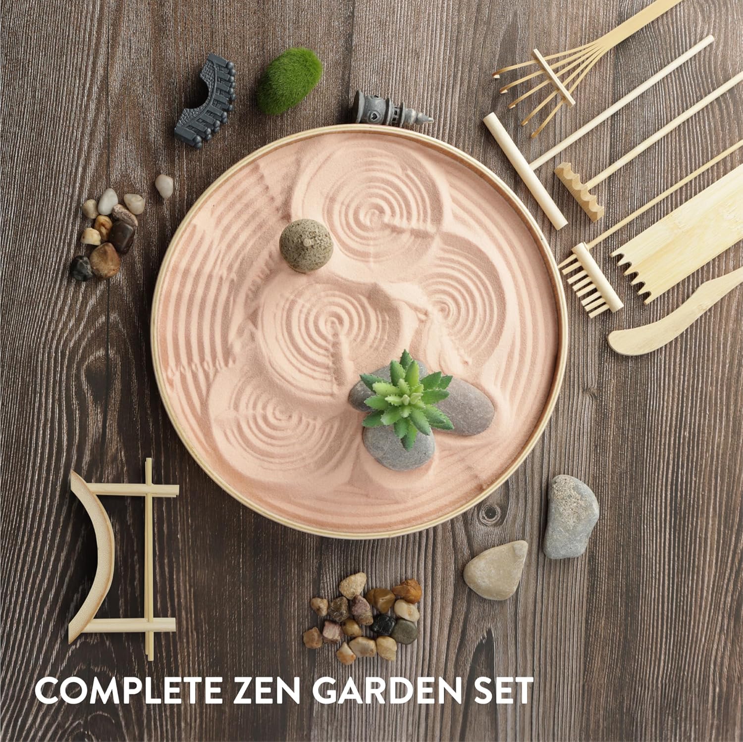 Navaris Zen Garden Kit – Mini Japanese Sand Garden with Pink Sand, Meditation Stones & Decorative Ornaments, Round MDF Tray