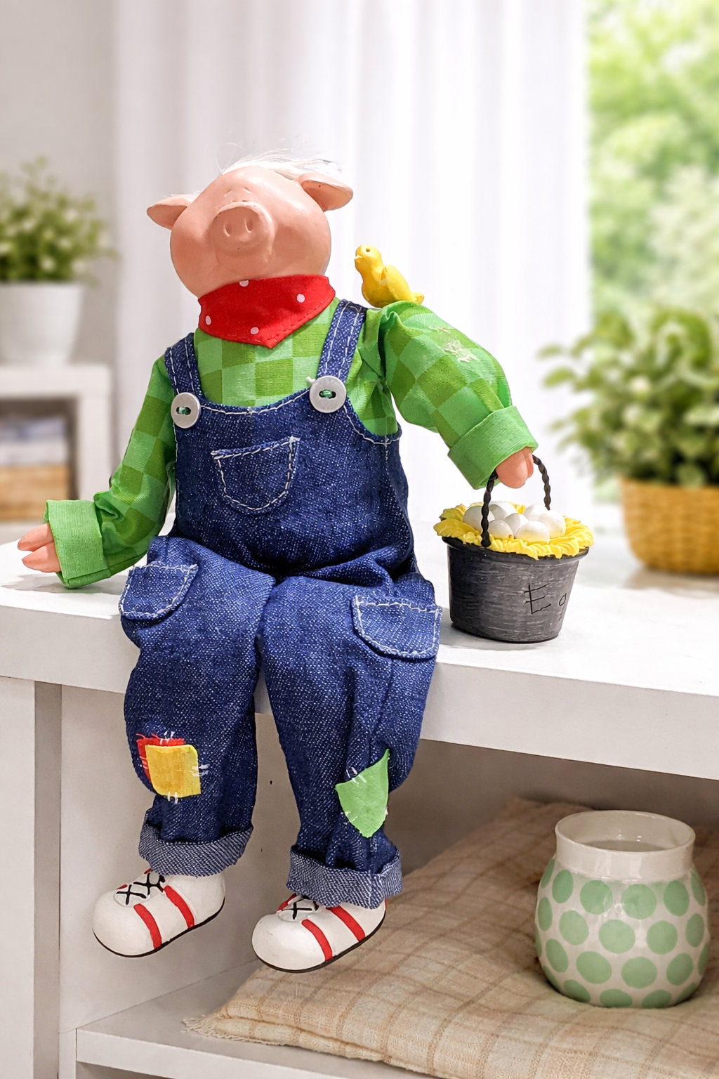 Avon “Down On The Farm” Animal Sitters Pig – Decorative Pig Figurine for Home Décor