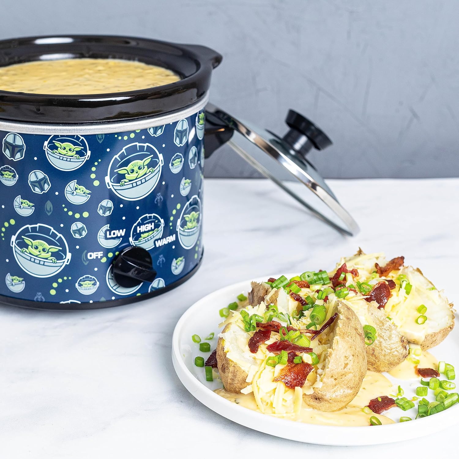 Star Wars The Mandalorian “The Child” 2-Quart Slow Cooker – Compact Crock Pot (Disney Licensed)